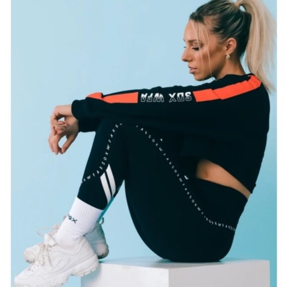 Sarah’s Day x White Fox Black Cutaway Cropped Sweatshirt! Size: XS. Never worn!